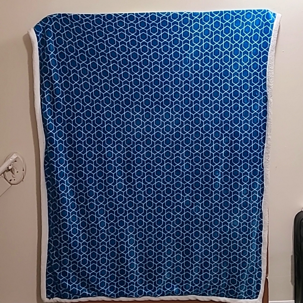 VELVET TROW BLANKET